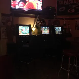 Classic small town bar with good food