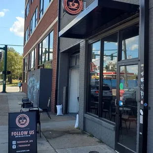 the outside of a coffee shop