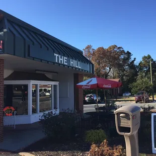 When the weather is nice, I will eat there outdoors