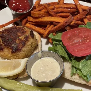 Crab cake sandwich w/sweet potato fries