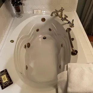 Bathtub in the Oak Room (only a hand shower in this room)