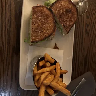 Turkey avocado sandwich