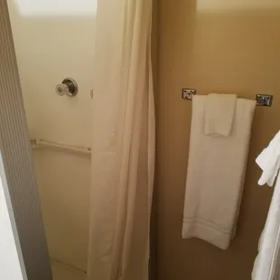 Cabin 4 bathroom