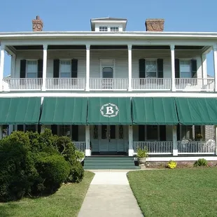 Welcome to the Boxwood Inn!