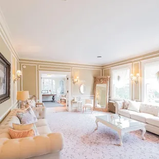 Spacious Suites for getting ready on wedding day