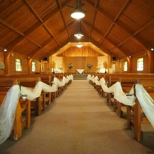 Rustic Historic Pinecrest Chapel can accommodate up to 250 guests.