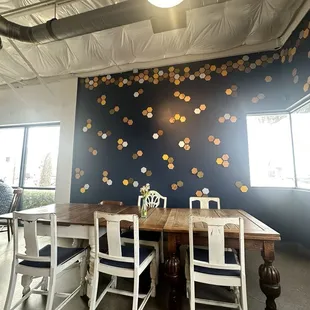 Decor lookin' aight.