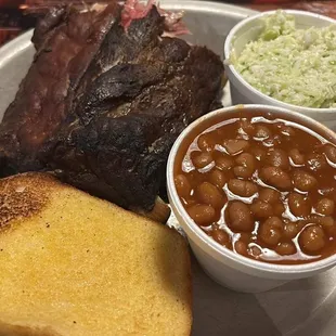 Ribs, baked beans and slaw and toast.