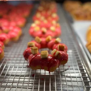 donuts on a cooling rack