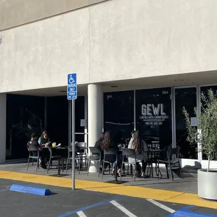the outside of the restaurant