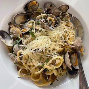 Clam linguine in a garlic and butter wine sauce