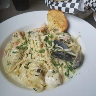 Seafood Linguini Alfredo