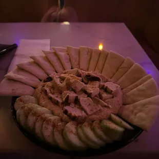 Hummus and grilled chicken