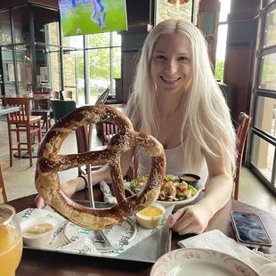 Bavarian Pretzel, Cobb salad