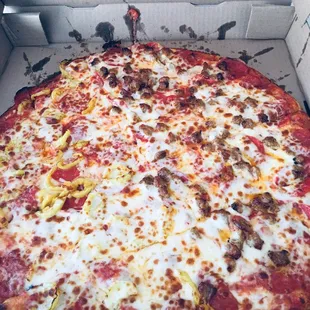 16&quot; pie w/pepperoni &amp; sausage and pepperoni &amp; banana peppers
