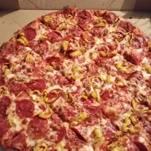 16&quot; Pep w/ hot peppers.