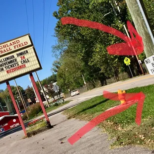 Not hornets nest, but I&apos;m sure some of you will find this sign amusing