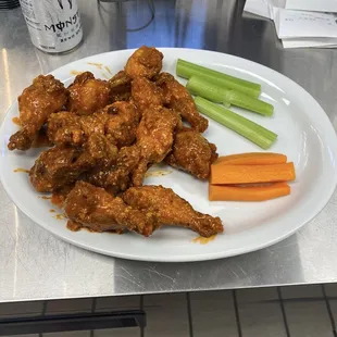 fried chicken wings, poultry, chicken wings, fried chicken, chicken wings and fried chicken, bbq wings, bbq chicken, food, chicken