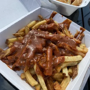 Fries with sauce