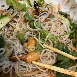 Grilled shrimps rice noodle bowl