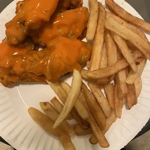 BUFFALO WINGS &amp; GARLIC FRIES, they don&apos;t LOOK like GF, but they&apos;re sooo flavorful