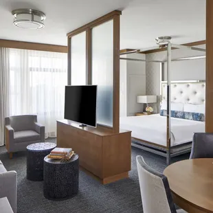 Enjoy beautiful views of Wayzata Bay from this 513-square-foot suite with deluxe pillowtop bed and a sitting area with with pull-out sofa.