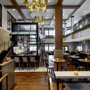 As our hotel's acclaimed restaurant, ninetwentyfive delivers a casually sophisticated experience by applying a local lens to coastal trends.