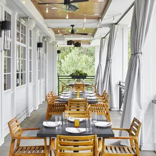 As our hotel's acclaimed restaurant, ninetwentyfive delivers a casually sophisticated experience by applying a local lens to coastal trends.