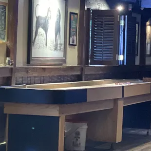 Shuffleboard table