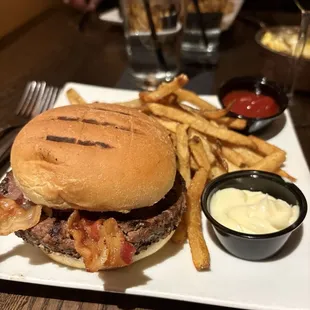 Hound&apos;s Tale Wagu burger