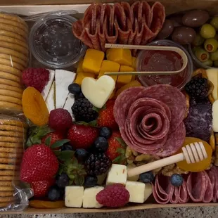 Mingle Box (Serves 5-6)