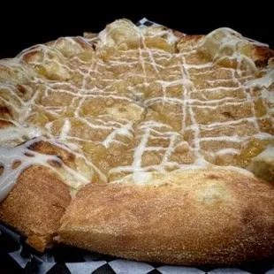 Apple pie pizza
