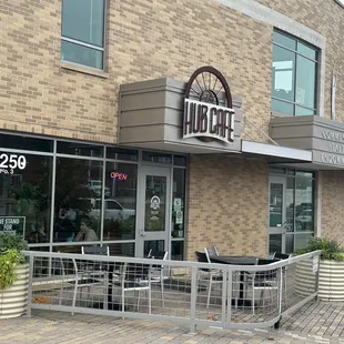 the outside of the restaurant