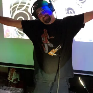 Stuart Hill Robinson brings the ruckus. Watch as He pulls off the classic messiah DJ pose perfectly timed with the Drop! dayum! perfect 10!