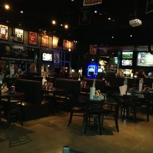 On a Tuesday night before 6:00.... I love places where you have room to move around... :)