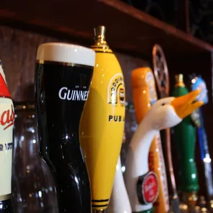 Beer taps @ The Hub Sports Bistro - Macomb Twp, MI, USA