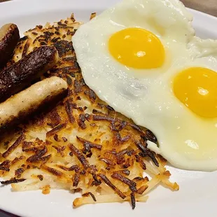 a plate of breakfast foods