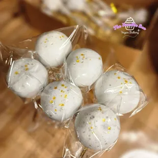 Red velvet cake pops