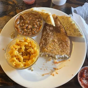 Catfish dinner with macaroni &amp; cheese and baked beans