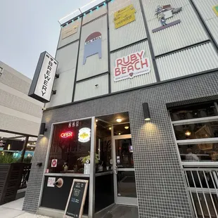 Ruby Beach (to the left is the truck)