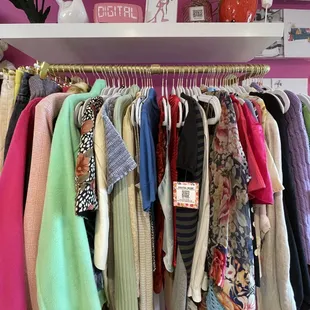 Digital Mami clothing rack