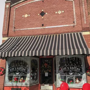 the front of kim's koffee