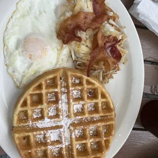 Waffle plate with bacon