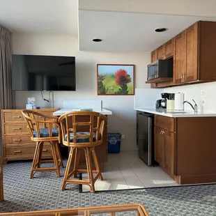 Image of the kitchenette / eating area.