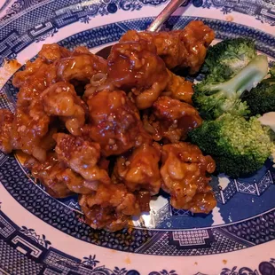 Dinner portion of govenors chicken, it&apos;s crunchy dark meat chicken, barely spicy.  Governors Chicken General Tso