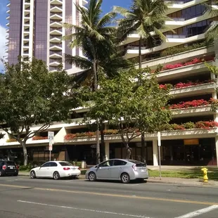 Street view and lots of good restaurants in bldg !