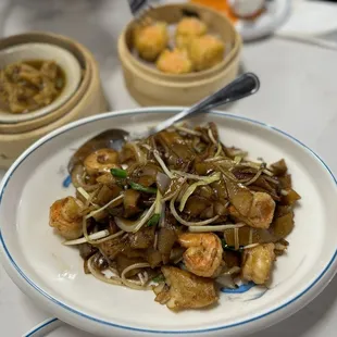 Seafood chow fun