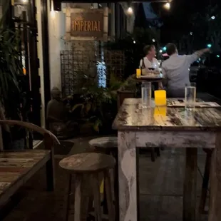 the outside of a restaurant at night