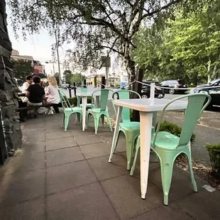 Outdoor seating (no indoor seating)