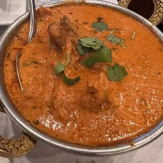 CHICKEN MAKHANI (BUTTER CHICKEN)